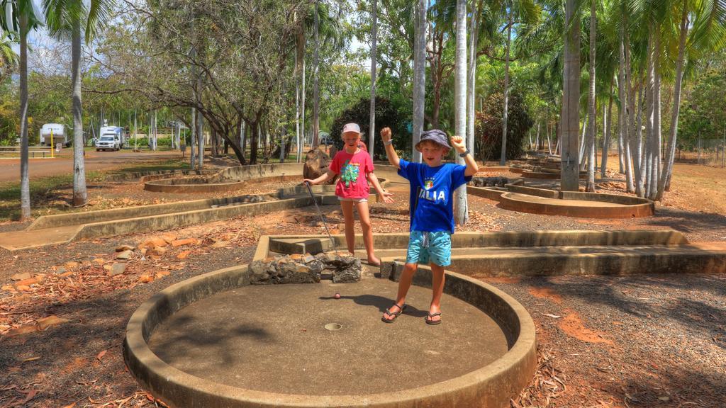 Batchelor Holiday Park エクステリア 写真